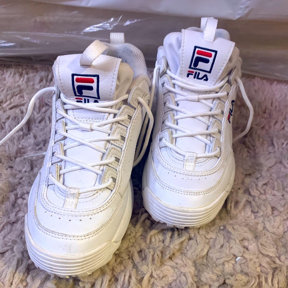 White women’s FILA shoes (USED) size 7